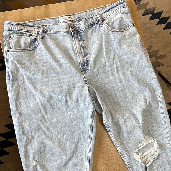 Abercrombie The Mom High Rise - Picture 2 of 5